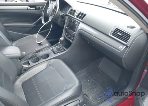 2015 Volkswagen Passat 1.8T Limited Edition z USA, uszkodzony, nr VIN 1VWAT7A38FC102809